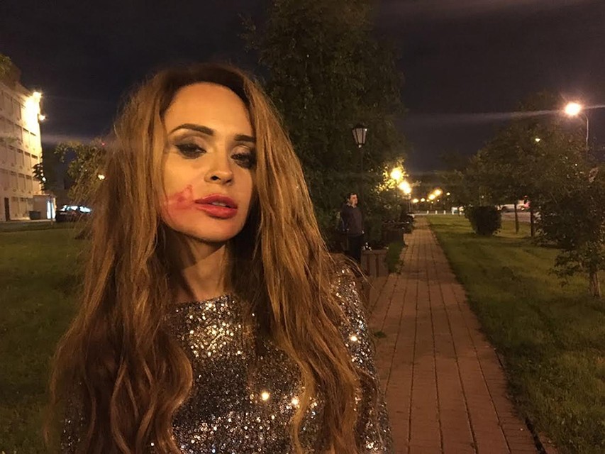В арт-хаусном клипе певица Анна Калашникова снялась в наряде от звёздной гувернантки. Фото: архив Анны Калашниковой