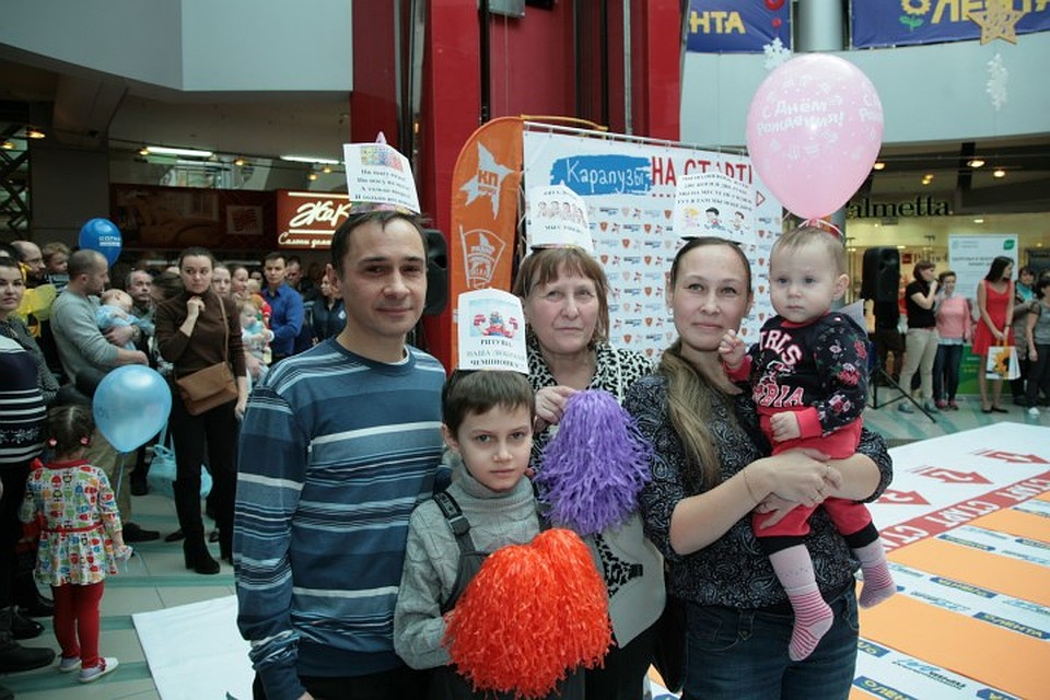 Именинница Маргарита не хотела ползти, поэтому сидела на старте Фото: Сергей ГРАЧЕВ