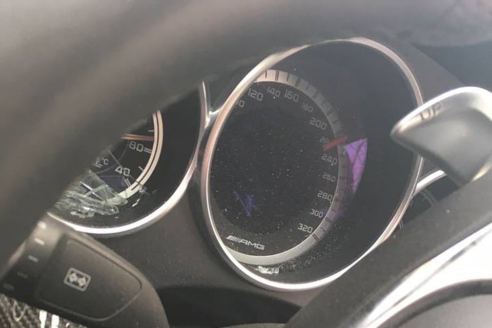 Спидометр автомобиля Игоря Ишаева застыл после аварии на отметке 230 км/ч. ФОТО Фейсбук Петр Шкуматов.