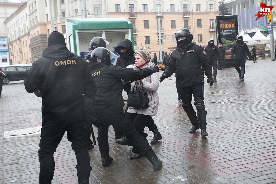 От ОМОНа уйти было непросто. Фото: Павел МАРТИНЧИК
