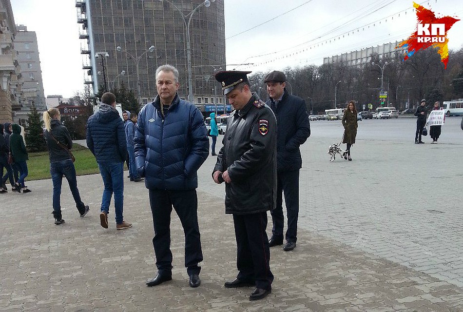 Контролировать ситуацию на место прибыл и начальник ГУ МВД по Ростовской области Андрей Ларионов. Фото: Александр СТЕПАНОВ