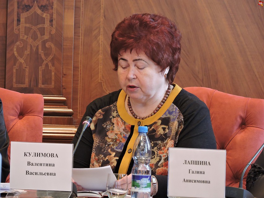 Валентина Кулимова зачивает доклад о деятельности комиссии по социальным вопросам Фото: Ольга СОЛОВЕЙ