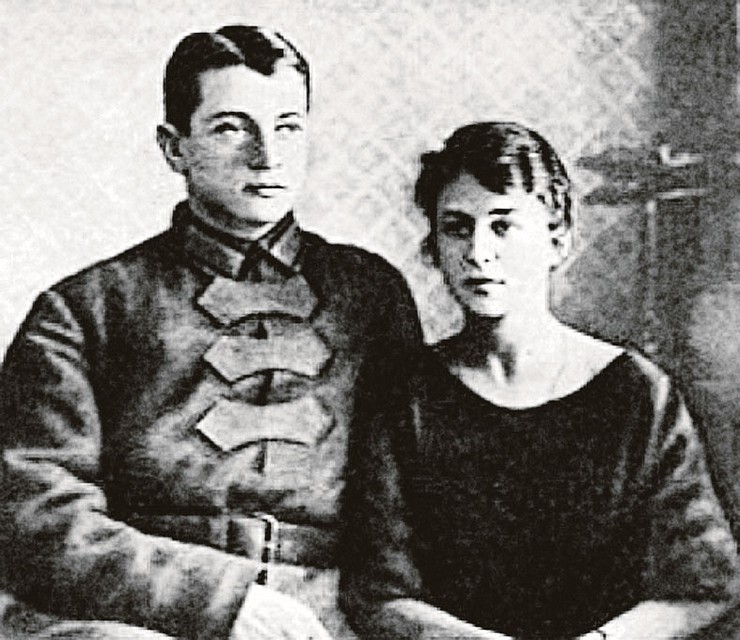 Тухачевский со второй женой Ниной Гриневич. Она тоже была арестована и в 1941 году расстреляна. Фото: youtube.com