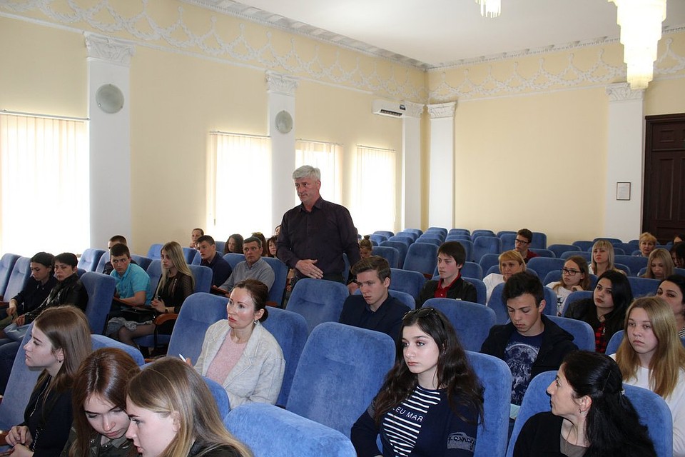 Родителей абитуриентов заверили: около 70% выпускников филиала вуза ежегодно устраиваются на работу по специальности Фото: Маргарита ШИТОВА