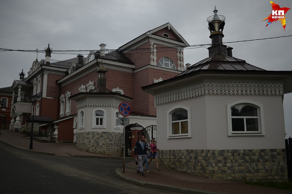 Двести тысяч туристов приезжает сюда каждый год. Фото: Виктор ГУСЕЙНОВ