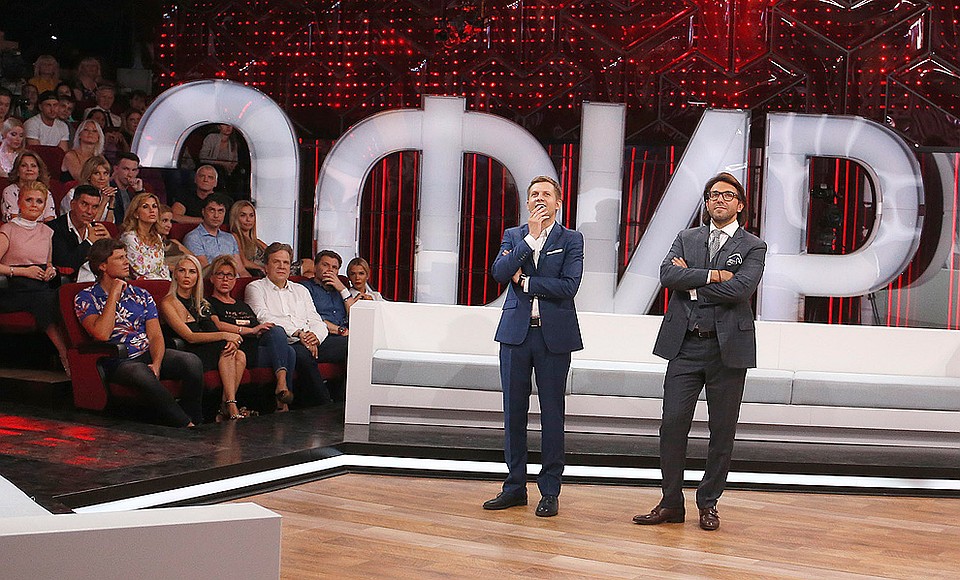 Борис Корчевников и Андрей Малахов в студии передачи "Прямой эфир". Фото: Алексей ЛАДЫГИН