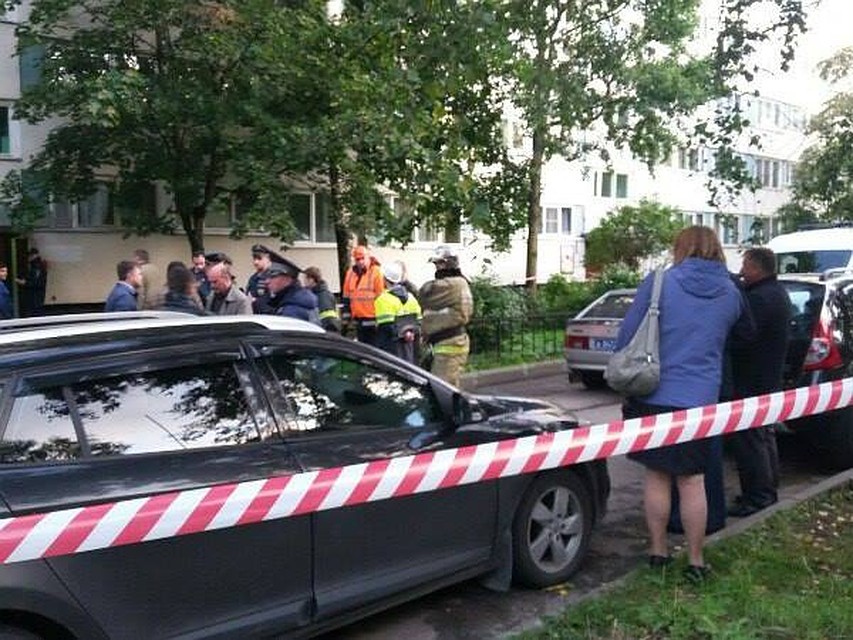 Жильцов подъезда, где произошел взрыв эвакуировали. Фото: ДТП и ЧП | Санкт-Петербург