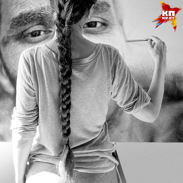 Главное - сразу нарисовать глаза, чтобы установить связь с картиной. Фото: личный архив.