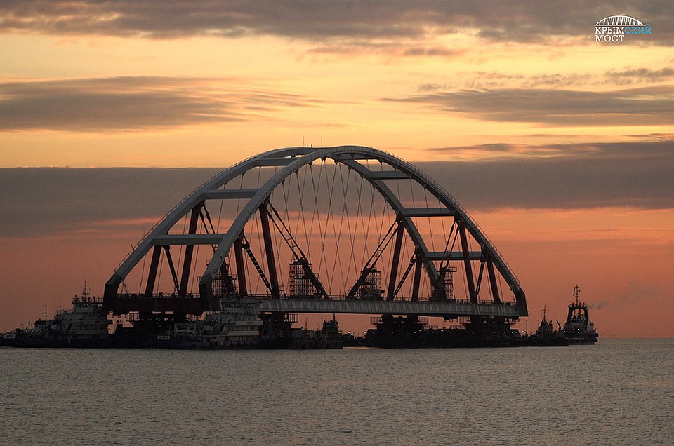Автомобильная арка Крымского моста «стартовала» к фарватеру. Фото: Инфоцентр "Крымский мост"