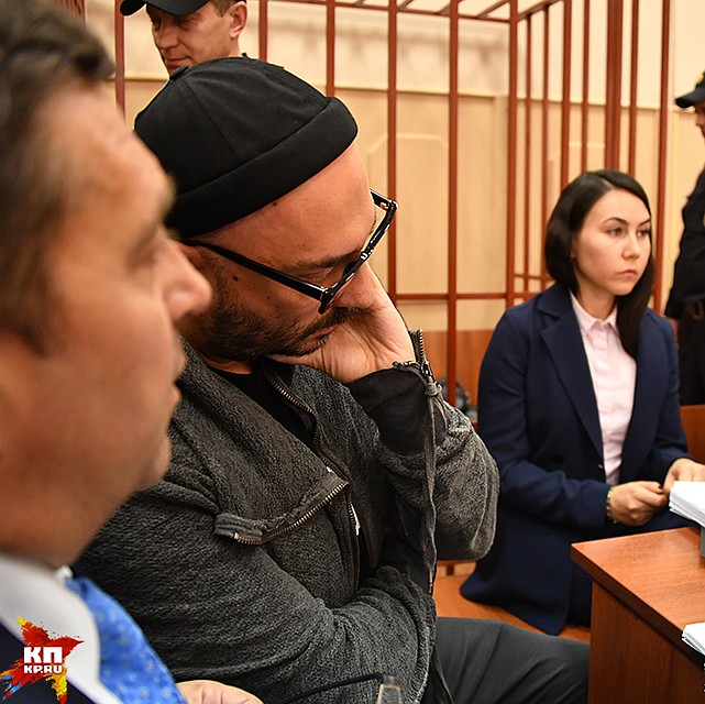 Следствие просит оставить режиссера и худрука «Гоголь-центра» под домашним арестом до 19 января 2018 года Фото: Евгения ГУСЕВА