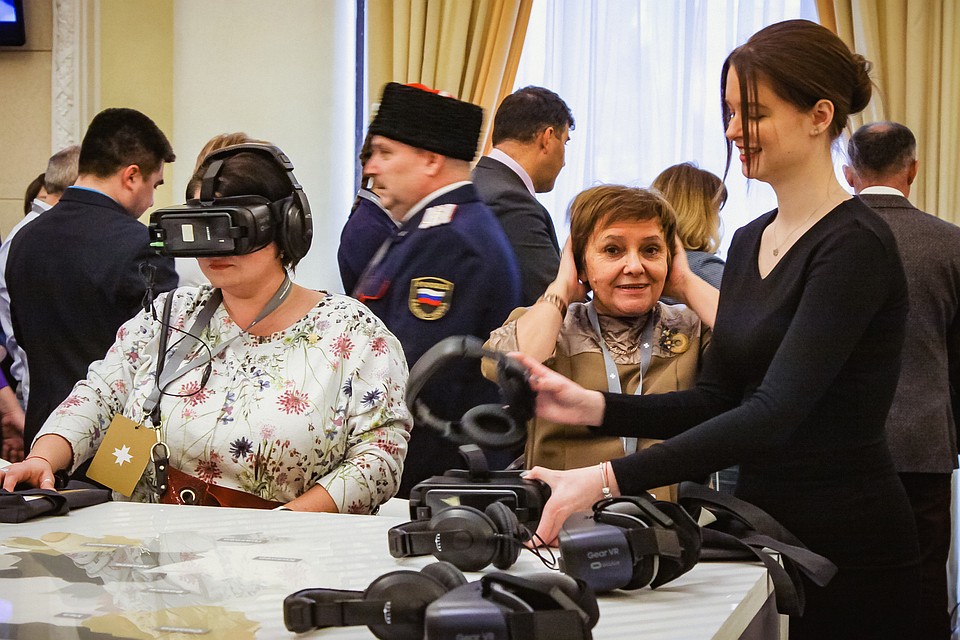 Перед началом презентации гости могли отправиться в 3D тур по Удмуртии с помощью очков виртуальной реальности.