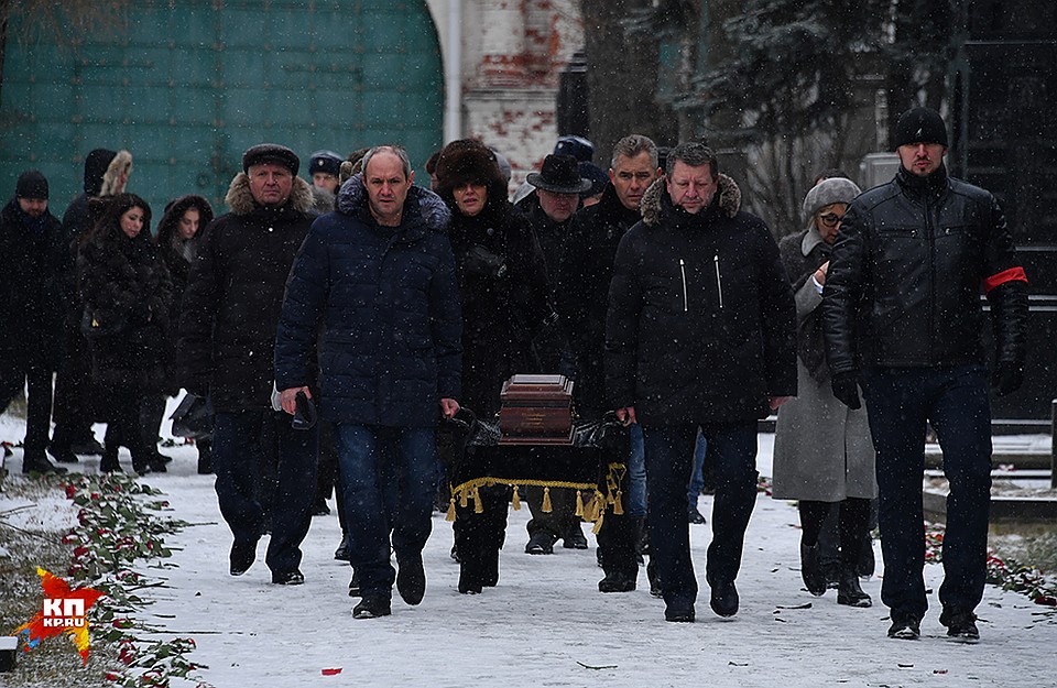 Завтра, 29-го ноября, вторую урну с прахом прославленного баритона отправят в родной ему Красноярск Фото: Евгения ГУСЕВА