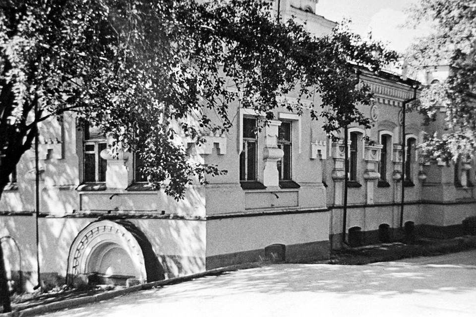 Екатеринбург. 1 сентября 1918 г. Дом Ипатьева, не сохранившийся до наших дней, в подвале которого(внизу слева), была расстреляна царская семья Фото: фотохроника ТАСС.