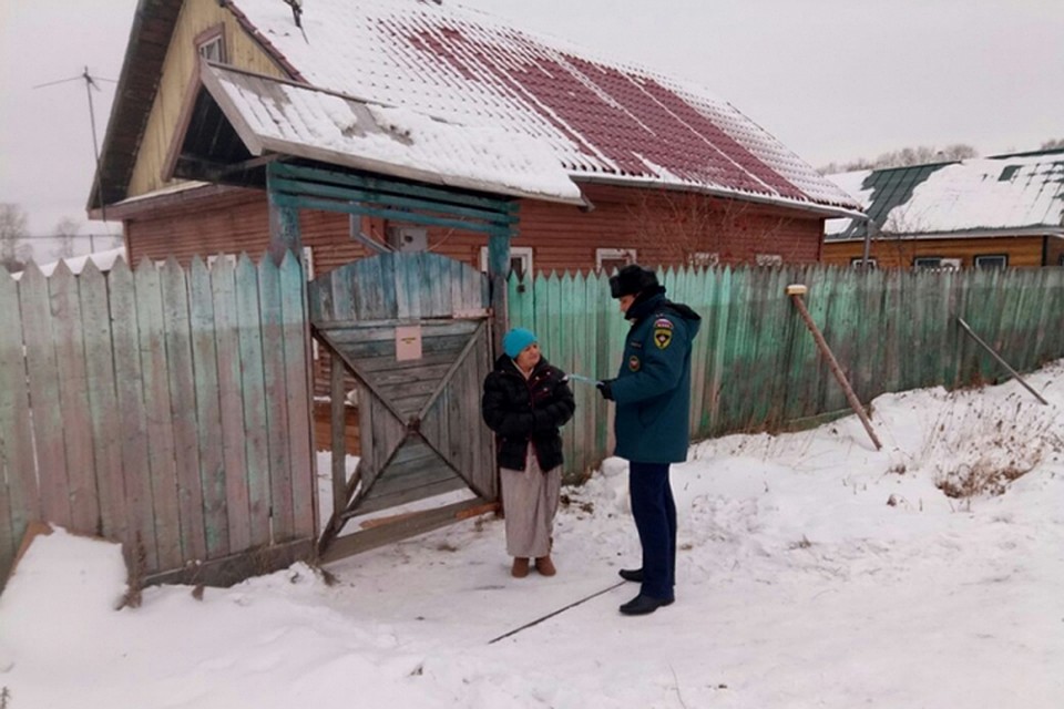 Профилактические беседы сотрудники МЧС проводят постоянно, но люди упорно продолжают игнорировать простейшие правила. Фото: ГУ МЧС России по Хабаровскому краю