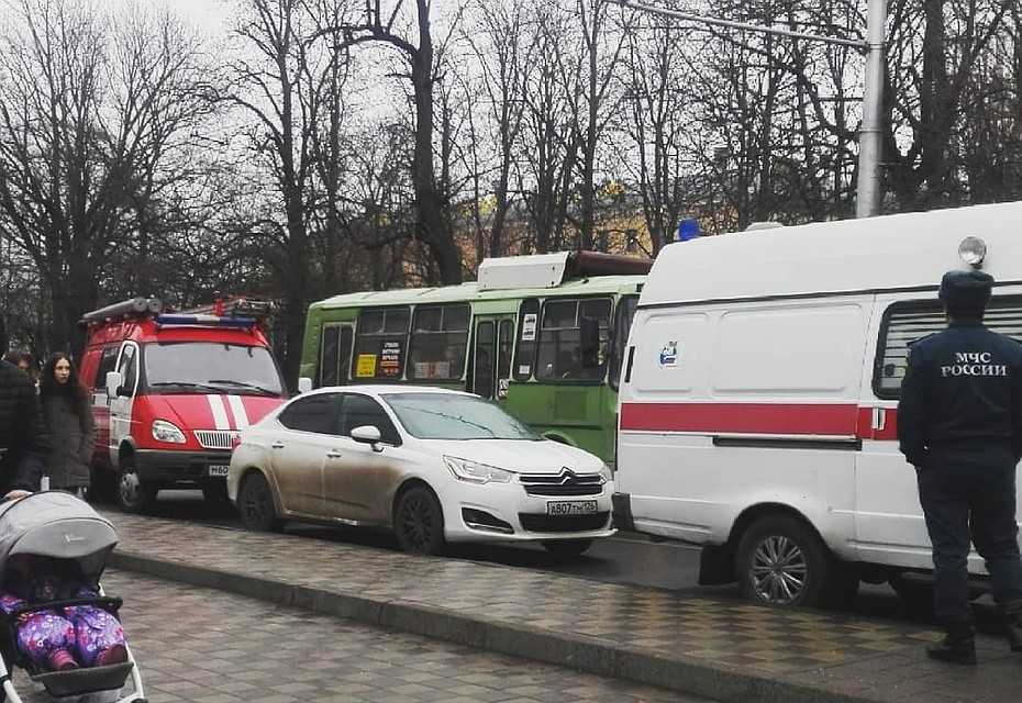 Машины экстренных служб возле «Пассажа». Фото: instagram.com/elenka_burimova