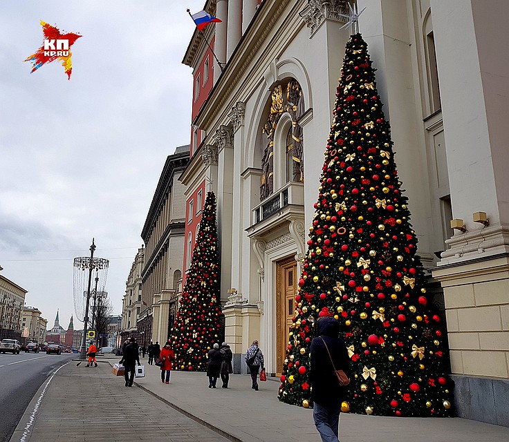 Праздничное украшение Тверской улицы, возле здания Мэрии. Фото: Алиса ТИТКО