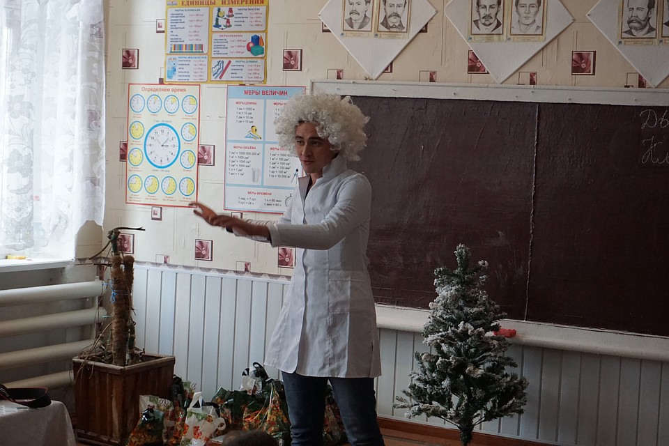 Снежок - Никита Макаренков входит в роль. Фото: Юлия АНДРИЕНКО