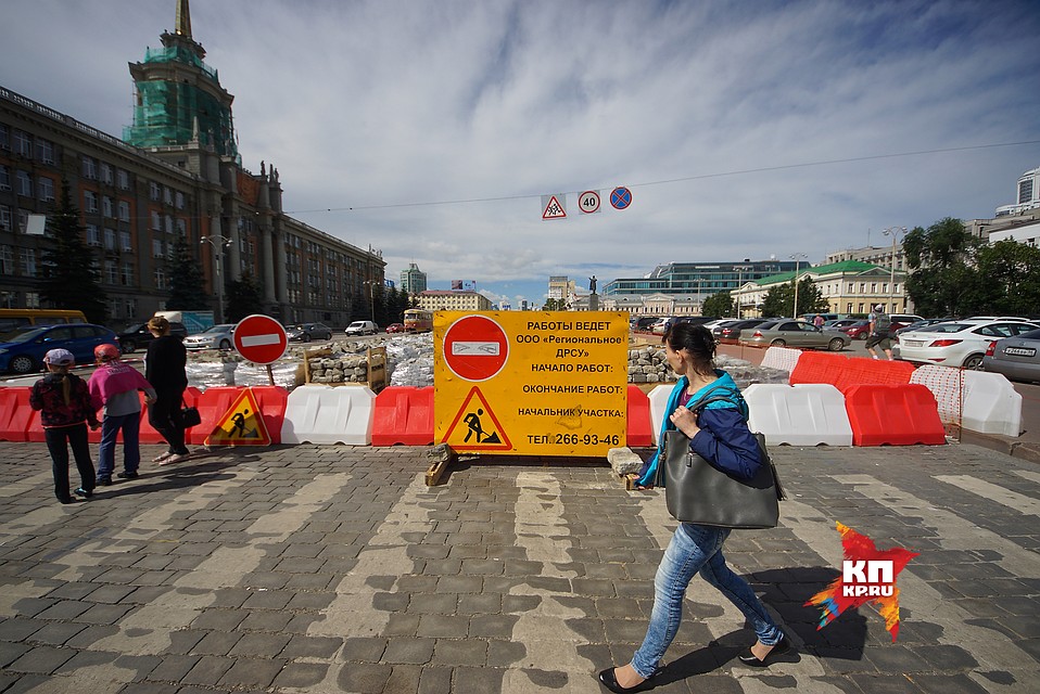 Екатеринбург. Замена брусчатки на площади 1905 года 25,07,2017 Фото: Алексей БУЛАТОВ