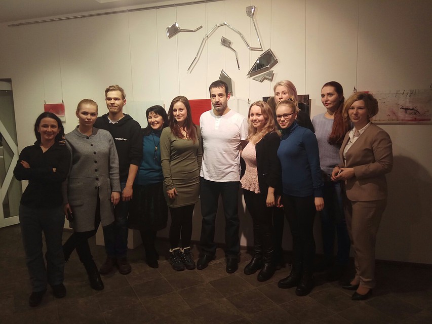 Известный артист провел встречу с выпускниками колледжа искусств. Фото: группа "Центр культурных инициатив "Югор" в соцсети "Вконтакте" Фото: vk.com