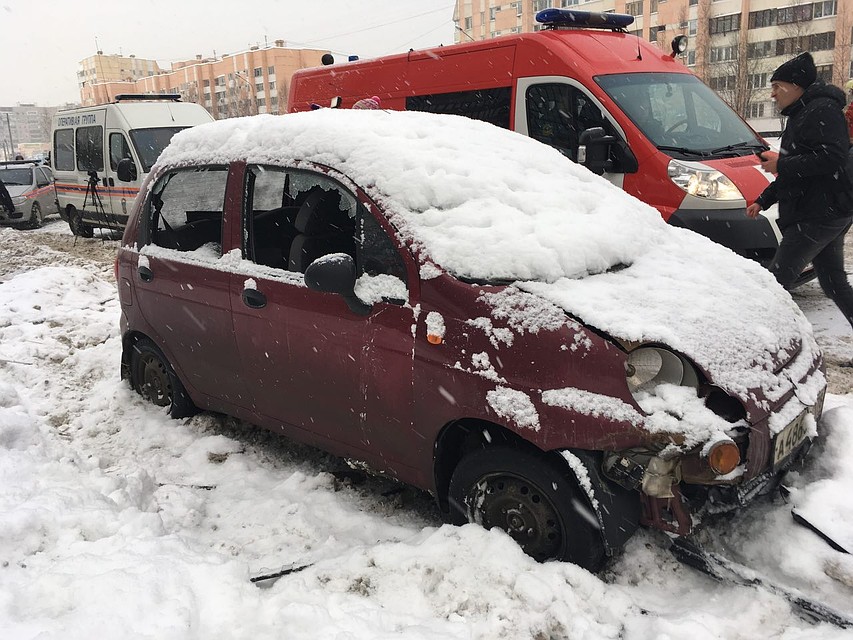 Побитые машины не эвакуировали Фото: Олег ЗОЛОТО
