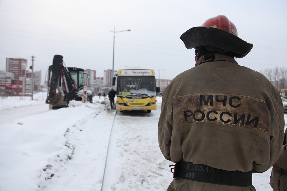На место аварии выехали все экстренные службы Фото: Николай ОБЕРЕМЧЕНКО
