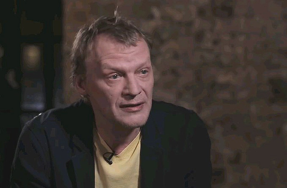 Актер Алексей Серебряков во время беседы с Юрием Дудем. Фото: YouTube