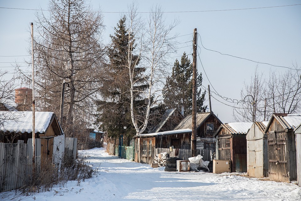 В этих домах живут местные старожилы. Фото: Андрей АБРАМОВ