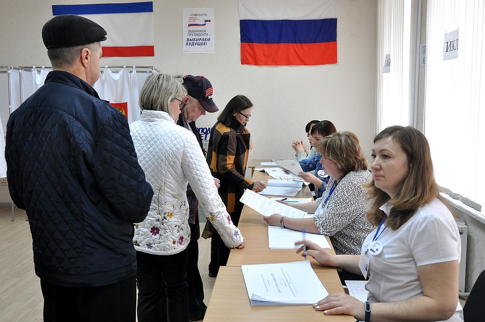 Под горячую руку "Миротворца" попали и члены избирательных комиссий Фото: Виталий ПАРУБОВ