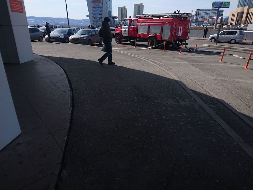 Все выходы, в том числе, эвакуационные, были открыты Фото: Ася ЖУКОВА
