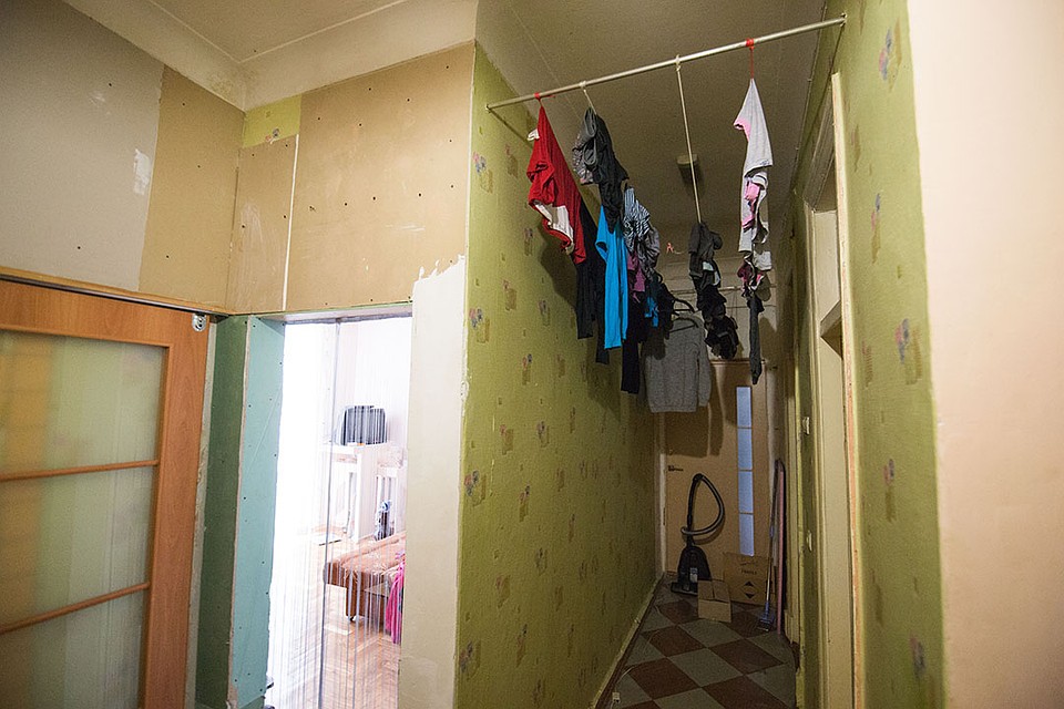 Делать ремонт в этой квартире пока не планируют - ждут капремонт. Фото: Павел МАРТИНЧИК