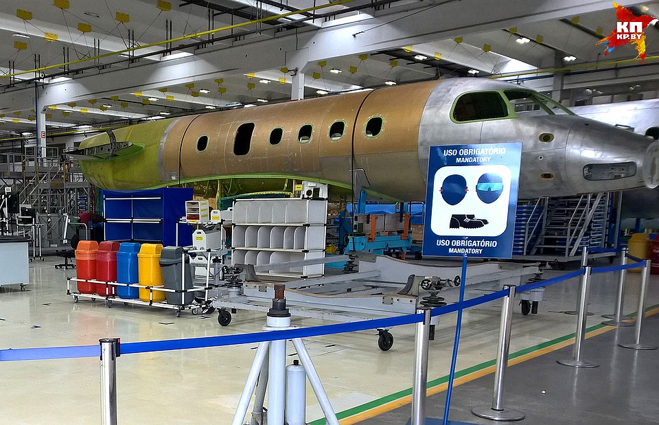 Бразильский завод Embraer производит не только большие самолеты, но и небольшие бизнес-джеты. Фото: Геннадий МОЖЕЙКО
