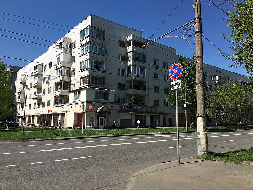 Одни говорят, что дома устарели и разрушаются на глазах. Вторые отвечают: все здания такого типа надо сохранять Фото: Павел КЛОКОВ