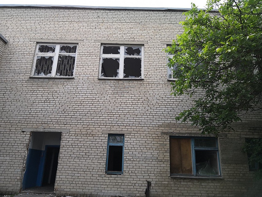 А это была школа для детей с различными умственными отклонениями, ее ВСУ разбили еще в 2014 году. Фото: Юлия АНДРИЕНКО