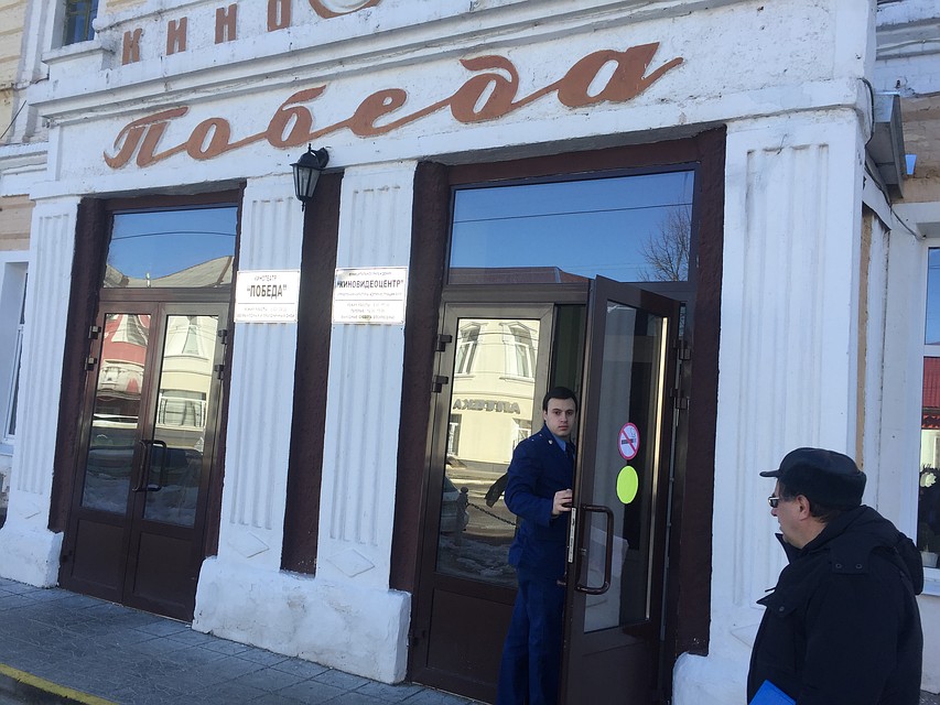 Начало антипожарного рейда по кинотеатрам Фото: Владимир ВОРСОБИН