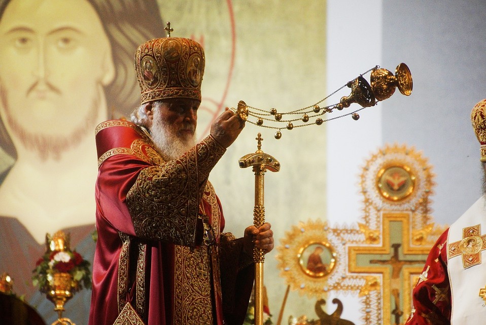 Перед началом крестного хода Патриарх провел богослужение у Храма-на-Крови Фото: Алексей БУЛАТОВ