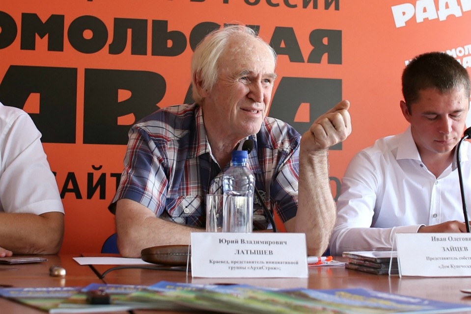 Краевед Юрий Латышев полагает, что дом могут "разжаловать" и снести. Фото: Валентина ВАГАНОВА