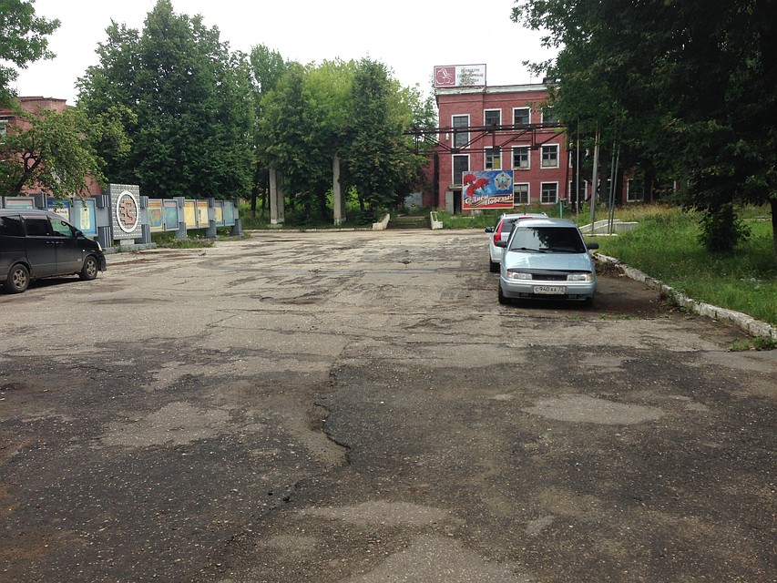 На заводской территории Фото: Сергей МОРКОВКИН