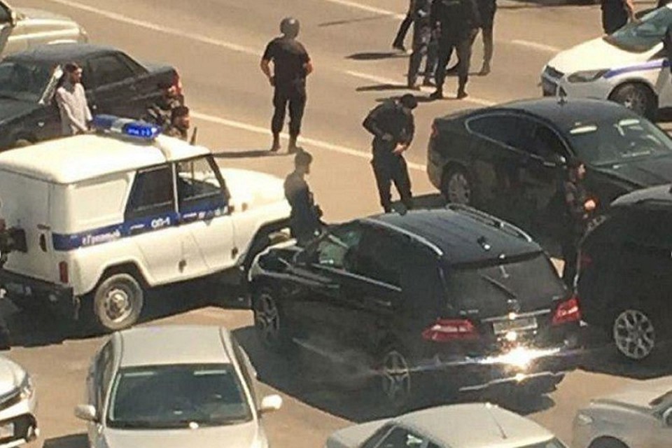 Боевикам удалось застрелить одного полицейского. Фото: соцсети