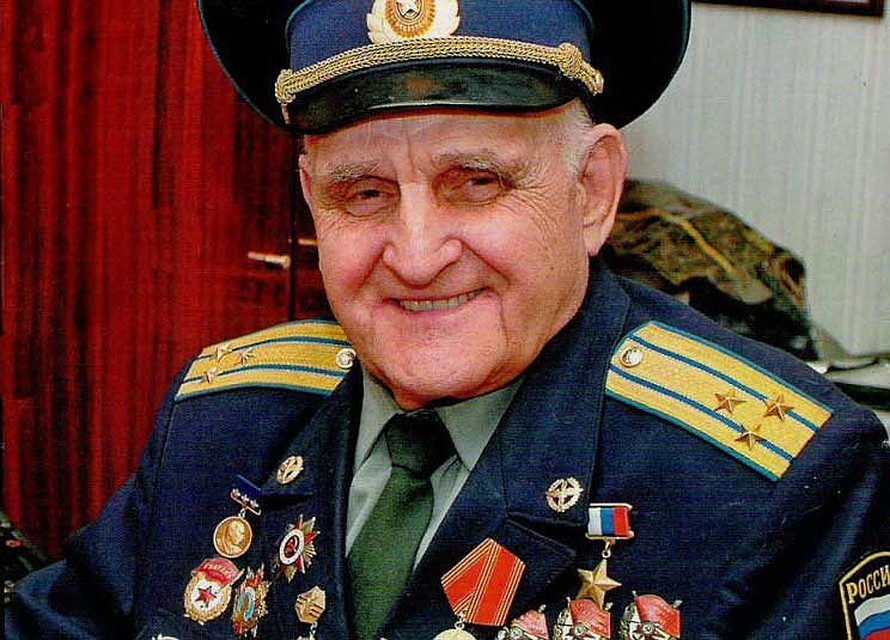 Иван Леонов