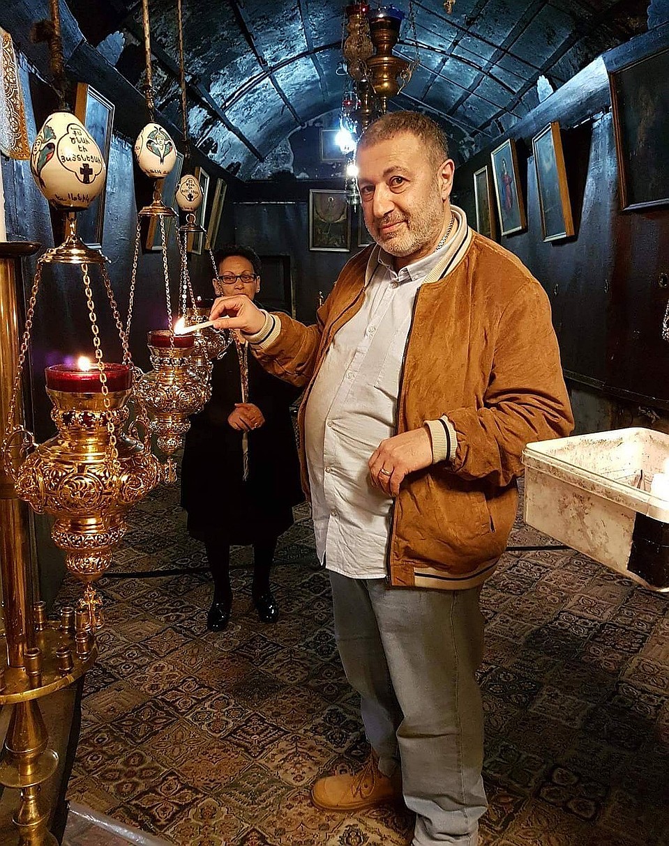 Михаил вывозил младшую дочь в лес, привязывал к дереву и угрожал ножом