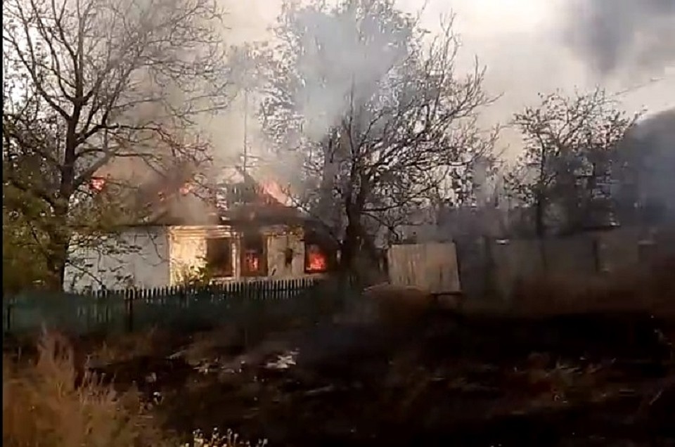 В Зайцево горят дома. Фото: скриншот видео