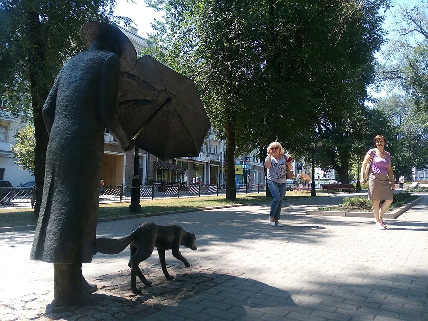 Жизнь в городе продолжается Фото: Павел ХАНАРИН