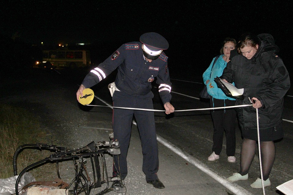 Сейчас полиция устанавливает личность погибшего пешехода. Фото: Валерий Горелых