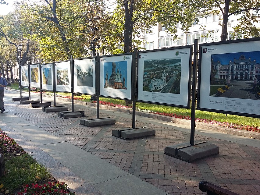 На Никитском бульваре представлена 31 работа калужских и московских фотохудожников, на которых запечатлены культовые места региона.