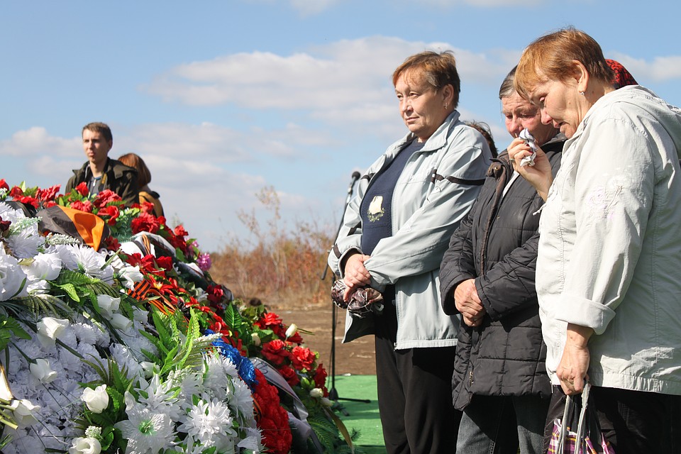 На кладбище «Донецкое море» прошел молебен по случаю сорока дней с момента гибели первого Главы ДНР Фото: Никита МАКАРЕНКОВ