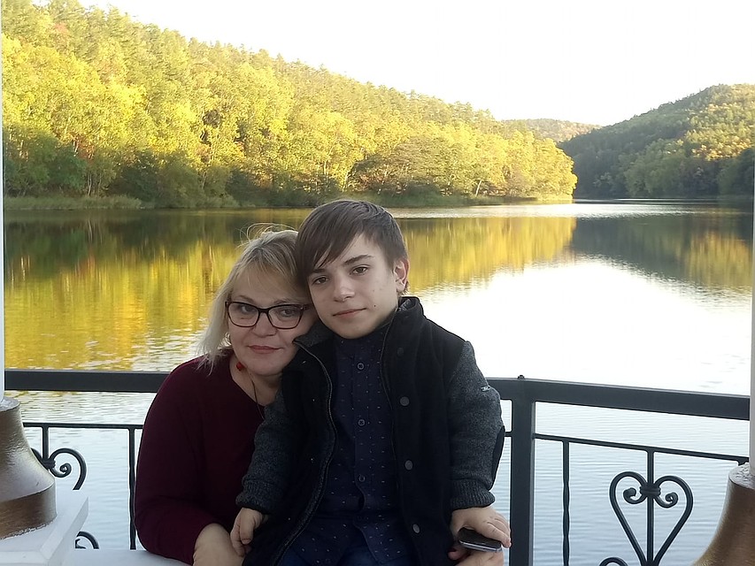 Победитель детского "Голоса" с мамой Ириной Афанасьевой. Фото: архив Даниила Плужникова