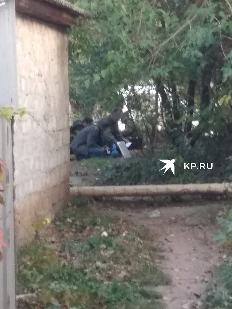 Рядом с домом керченского стрелка работают криминалисты Фото: Анастасия ЖУКОВА