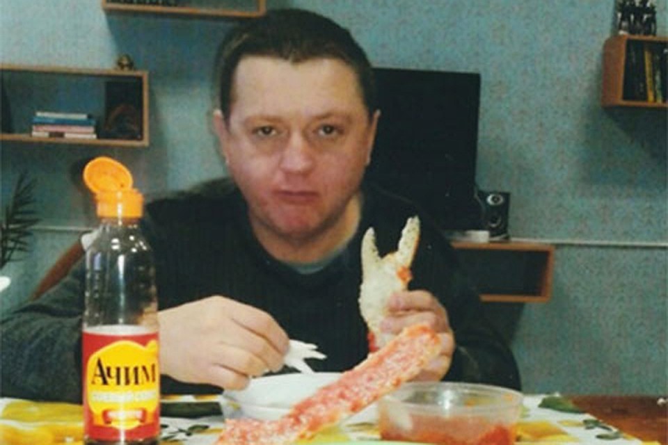 Судя по всему, в колонии Цеповяз себе ни в чем не отказывает - крабы, красная икра. Фото: из открытых источников