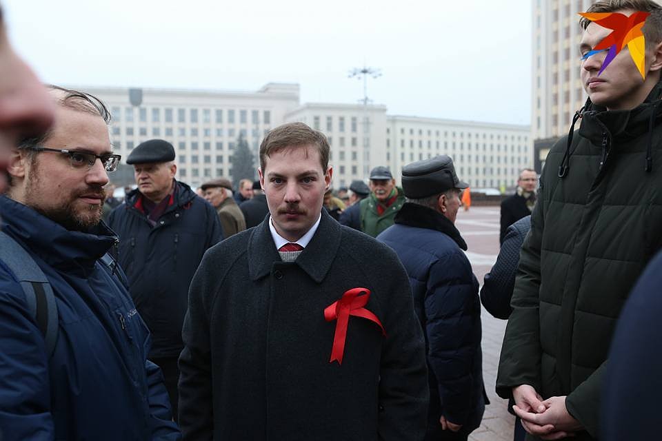 Минские коммунисты возложили цветы к памятнику Ленина. Фото: Святослав ЗОРКИЙ