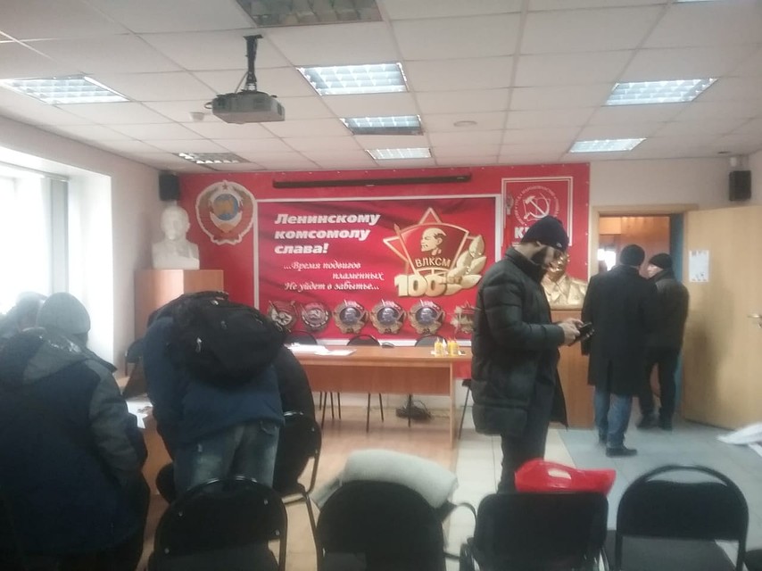 Выбирают между ЗА и ПРОТИВ. Единственный кандидат - представитель КПРФ. Фото: Надежда ИЛЬЧЕНКО